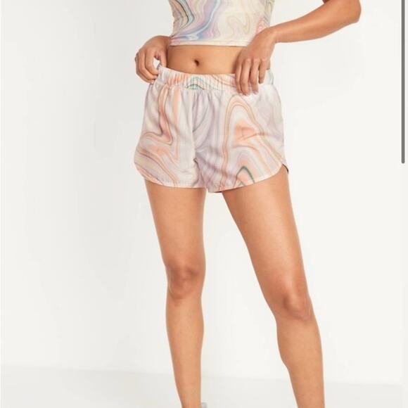 Old Navy swirl pop Mid-Rise StretchTech Dolphin-Hem Run Shorts - Picture 1 of 14